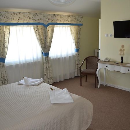 Vip Motel Restaurant Haţeg Екстериор снимка