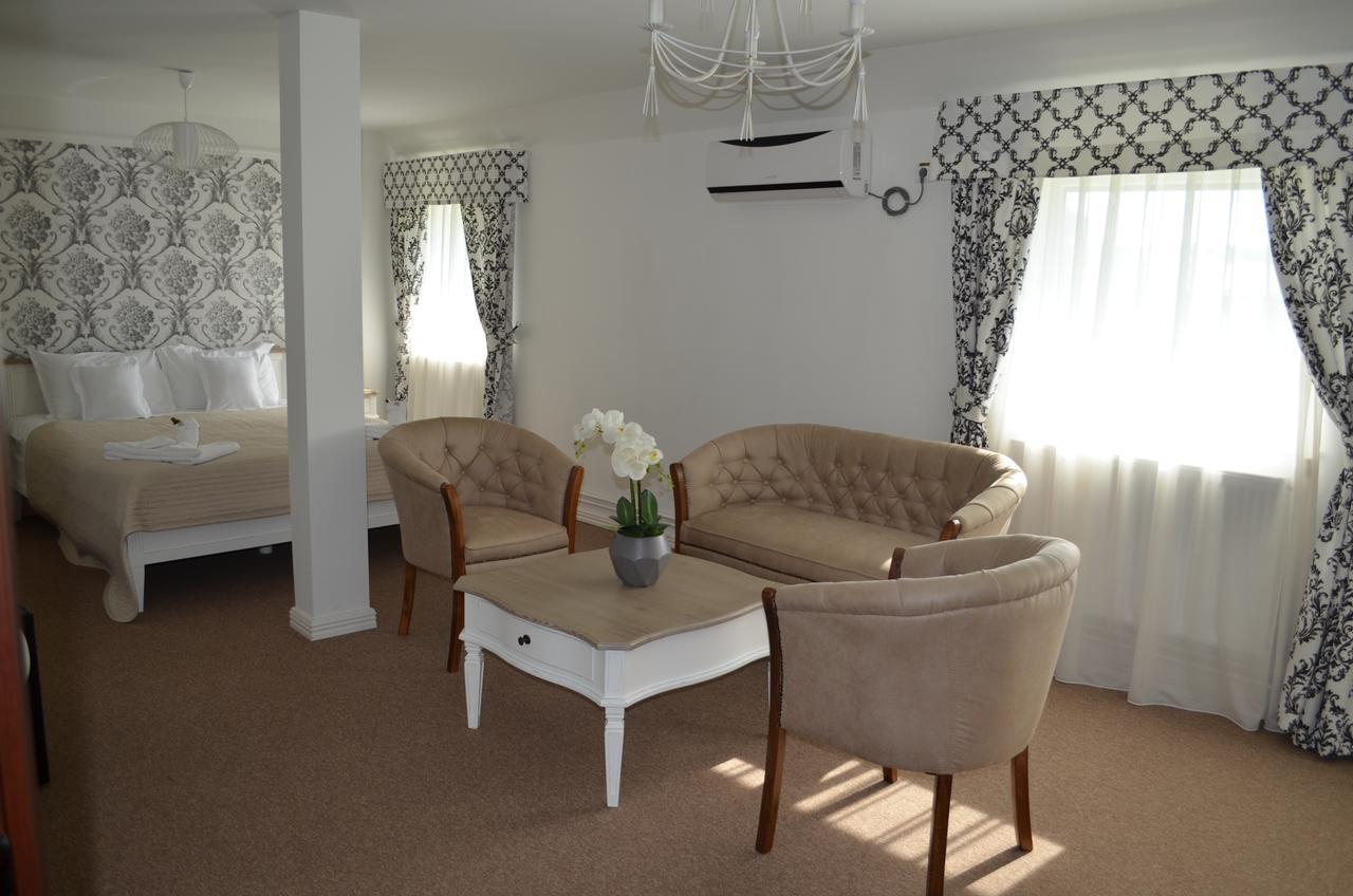 Vip Motel Restaurant Haţeg Екстериор снимка
