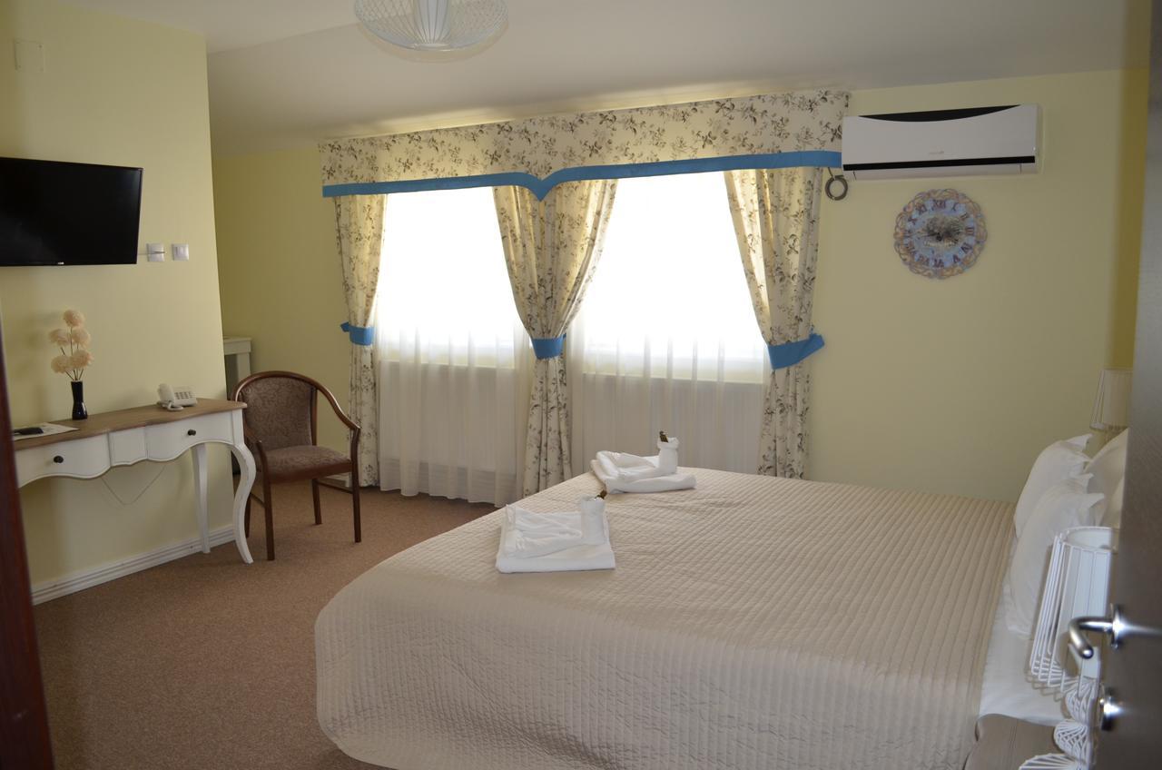Vip Motel Restaurant Haţeg Екстериор снимка