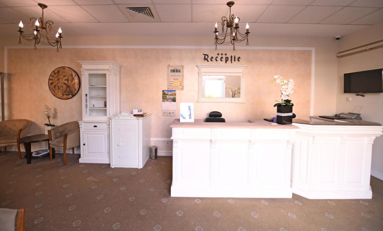 Vip Motel Restaurant Haţeg Екстериор снимка